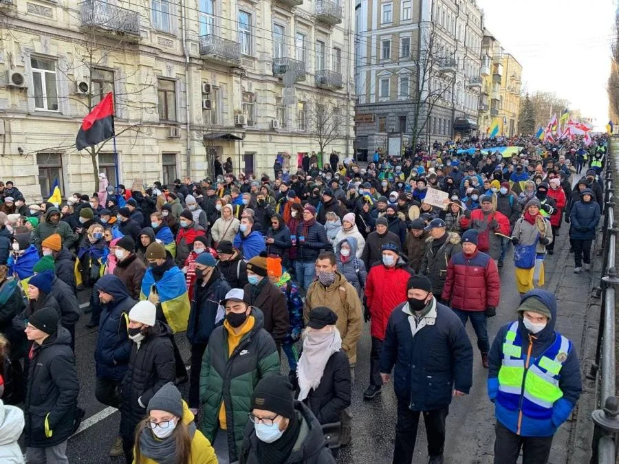 «Не віддамо країну російському агресору». У Києві тисячі людей вийшли на Марш єдності за Україну