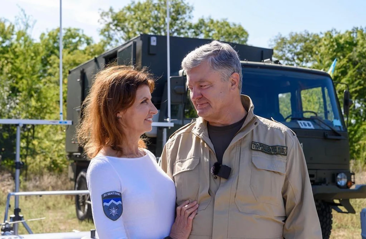 «Я люблю твої очі у мрії»: Марина Порошенко віршами класика привітала чоловіка з 58-річчям
