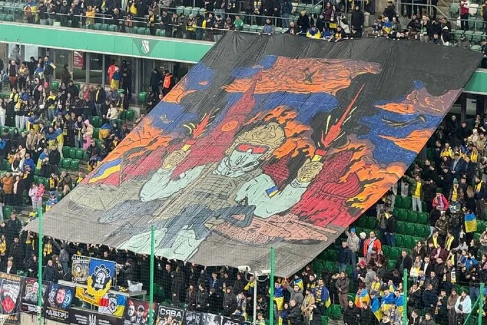 Російська депутатка влаштувала істерику через банер українських фанатів зі спаленим Кремлем