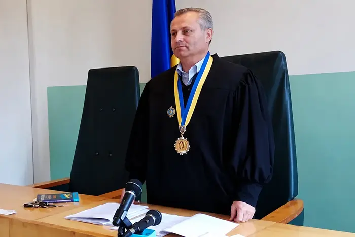 Суддя, який брав хабар у туалеті, отримав вирок