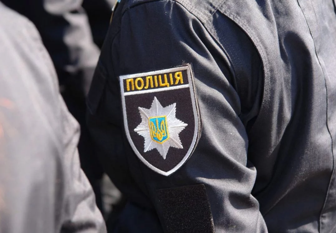 Вагітна намагалася стрибнути з моста в річку