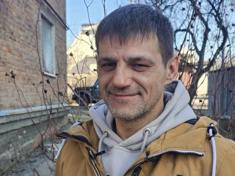 У Харкові чотирьох дітей з води врятував переселенець, якого катували росіяни