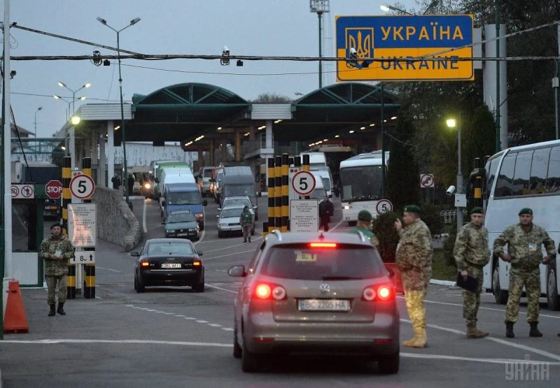 Чоловіки віком від 18 до 22 років зможуть безперешкодно перетинати кордон