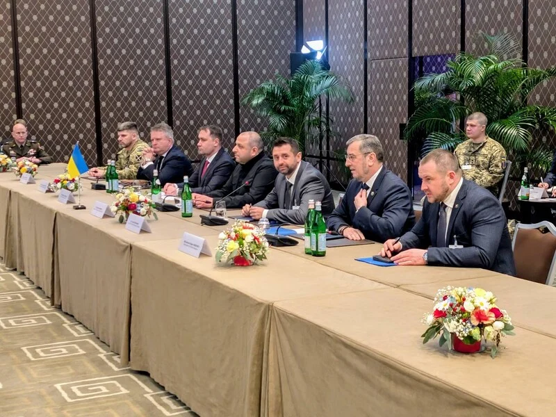 Переговорна команда України розділилася на «два крила»