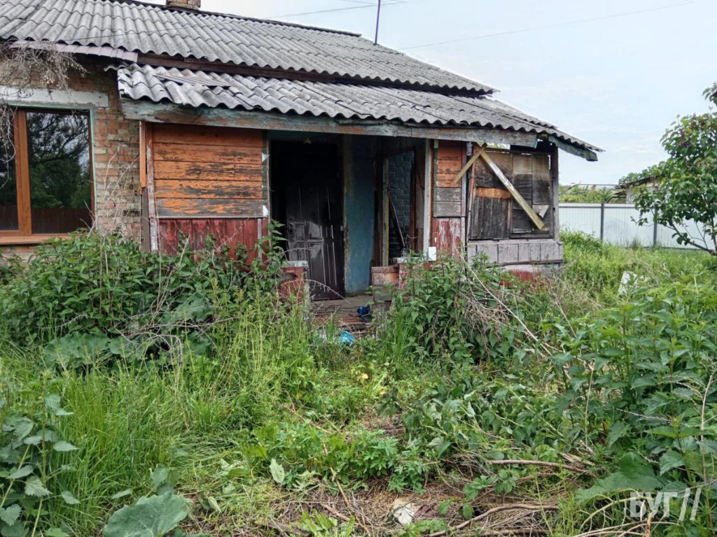 У місті на Волині жителі потерпають від занедбаного житла, де збираються наркозалежні