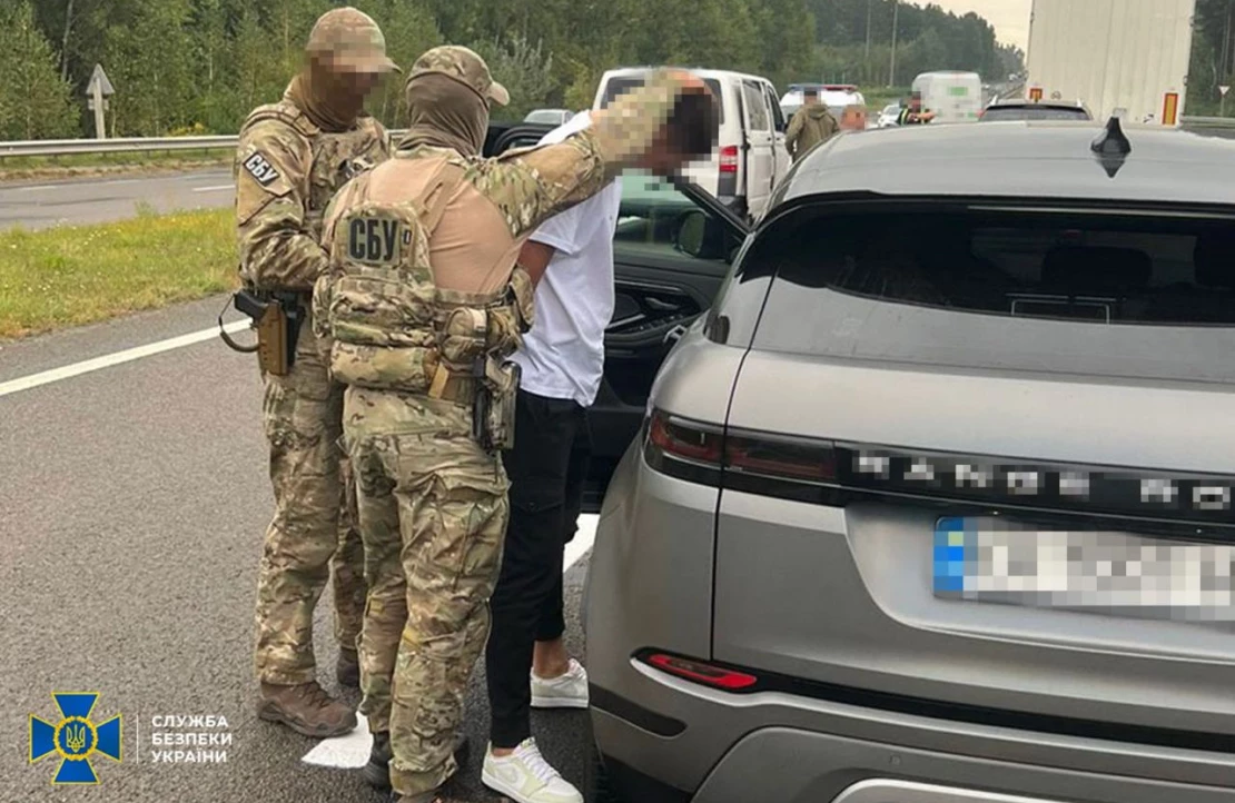 Волинського митника, якого затримали на хабарі, поновили на посаді