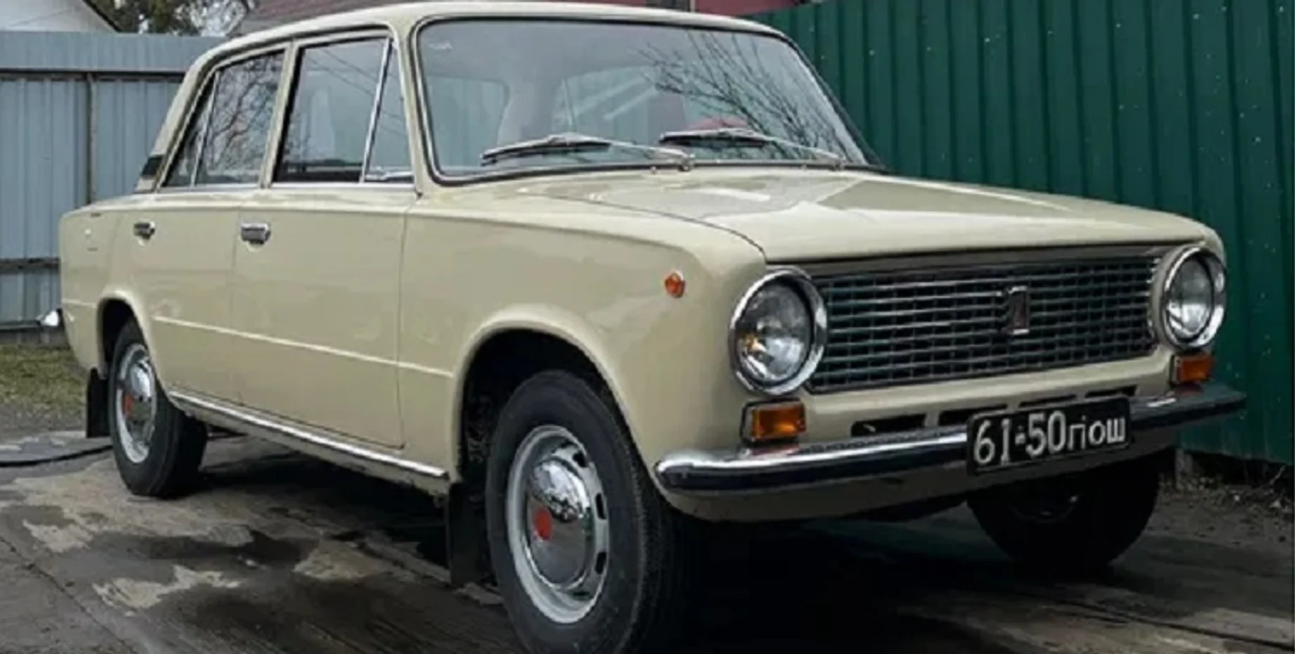 «Машина часу»: в Україні продається 45-річна «копійка» ВАЗ у новому стані 