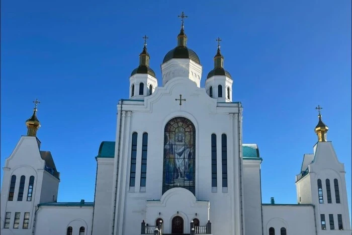 «Настав час розірвати зв’язки з церквою, яка підтримує та благословляє війну»