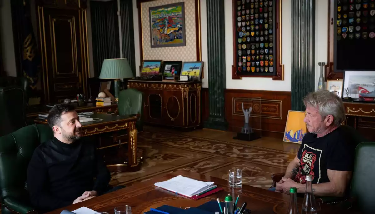 «Обрав Україну замість «Оскара»: зірка Голлівуду приїхав в Київ поїздом «Укрзалізниці»