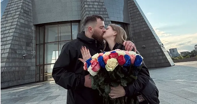 Звільнений з полону азовець-ковельчанин освідчився коханій дівчині