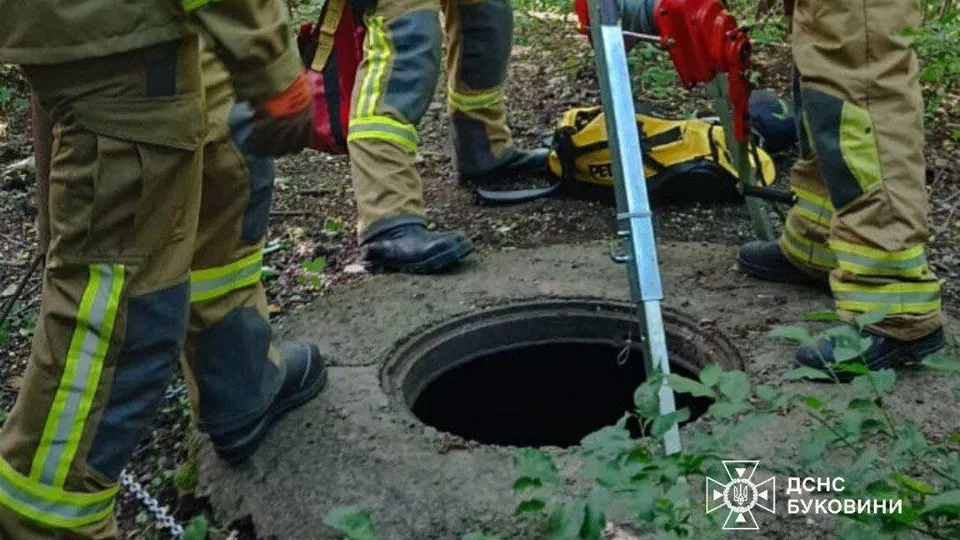 У Чернівцях чоловік провів 5 днів у каналізаційній ямі