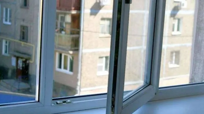 У Луцьку з восьмого поверху випала жінка: поліція з’ясовує обставини