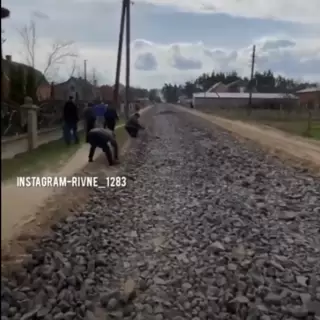 На Рівненщині селяни самі будують дорогу за мільйон (Відео)