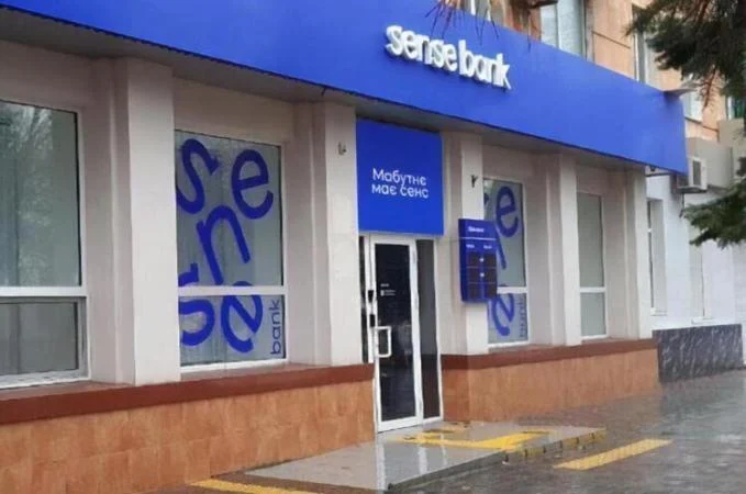 Санкції як спроба рейдерства: чи міг банк Порошенка повторити долю «Сенс Банку»?