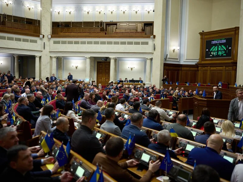 «Висока температура, блювота»: чому не працює парламент