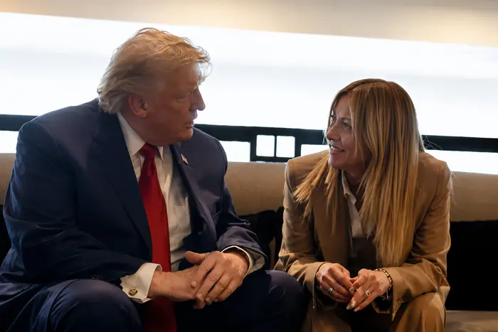 Дурнуватий Трамп посварився ще й з Мелоні 