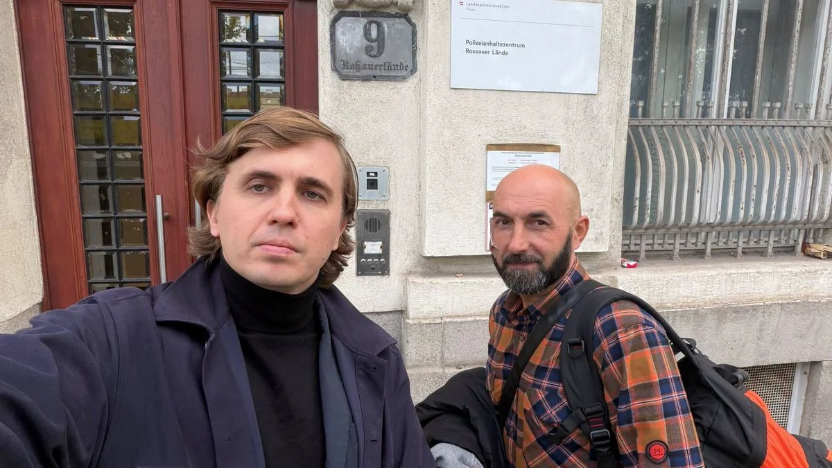 Михайла Ткача та оператора у Відні жорстко затримали семеро озброєних у масках