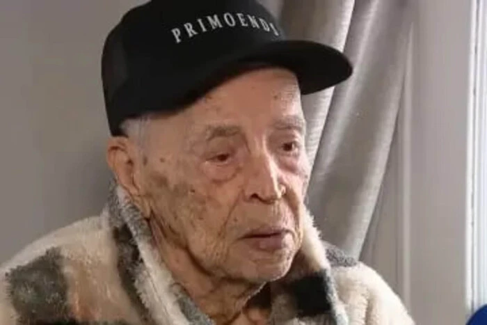 «Не пий багато. Добре спи і не кури»: рецепт довголіття від найстарішого американця