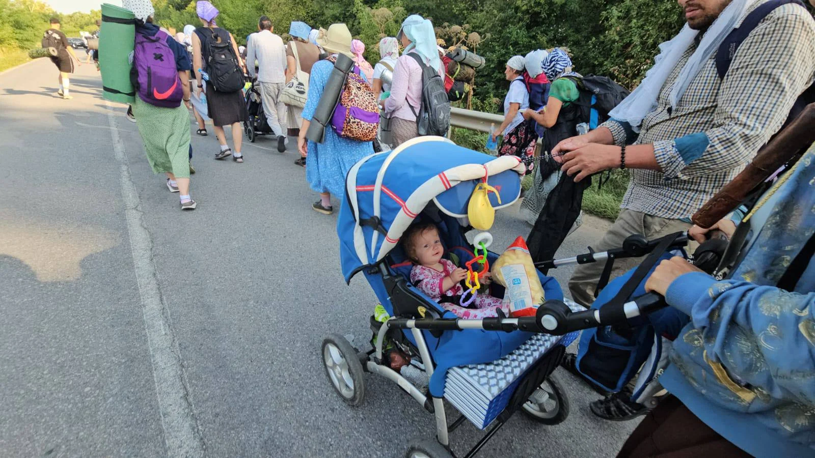 Заборонена проща: тисячі прихильників УПЦ МП прямують до Почаєва
