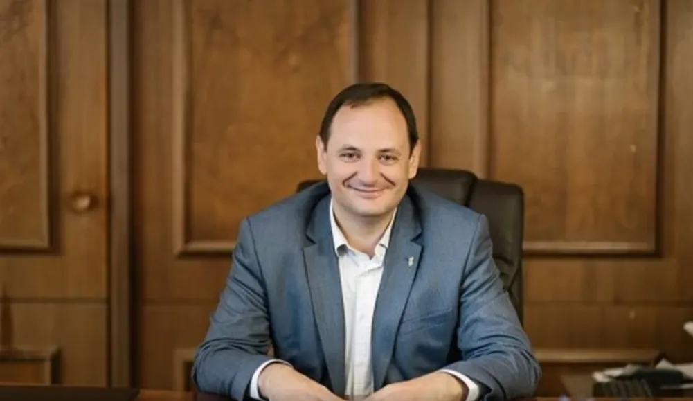 Мер Франківська заманює жінок за кермо автобусів безкоштовними салонами краси