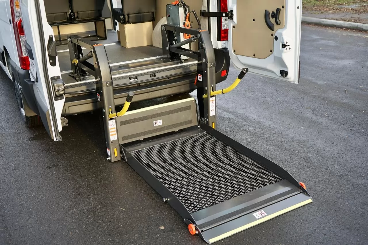 У Нововолинській громаді курсують вже три інклюзивних авто (Відео)