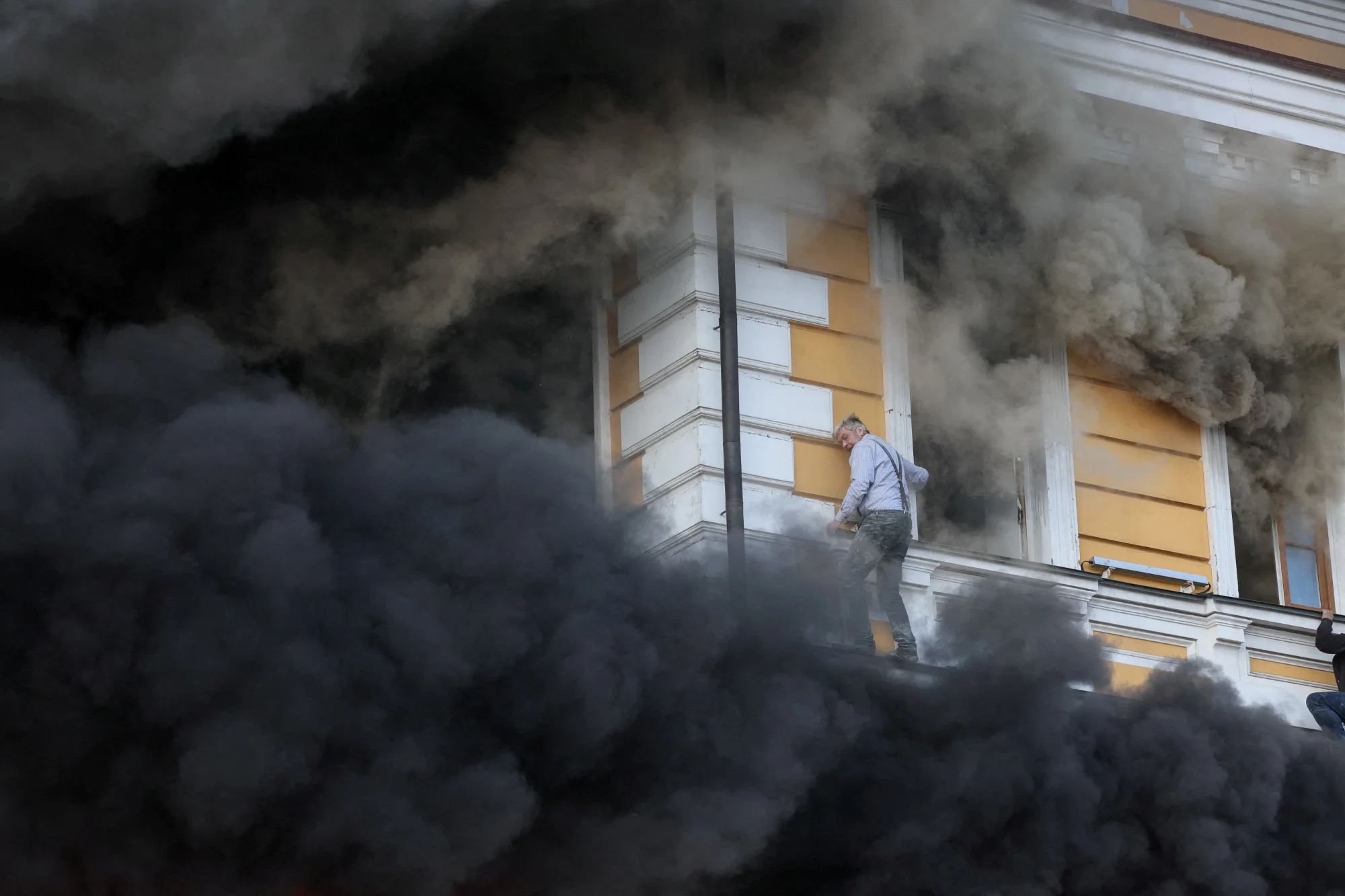 Кадри, що облетіли світ: як український учений врятувався від російських ракет