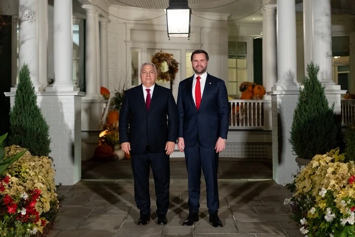 Права рука Трампа їде рятувати друга Путіна