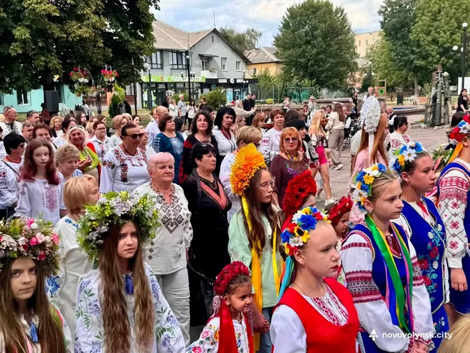 У Нововолинську пройшла традиційна хода у вишиванках (Відео)
