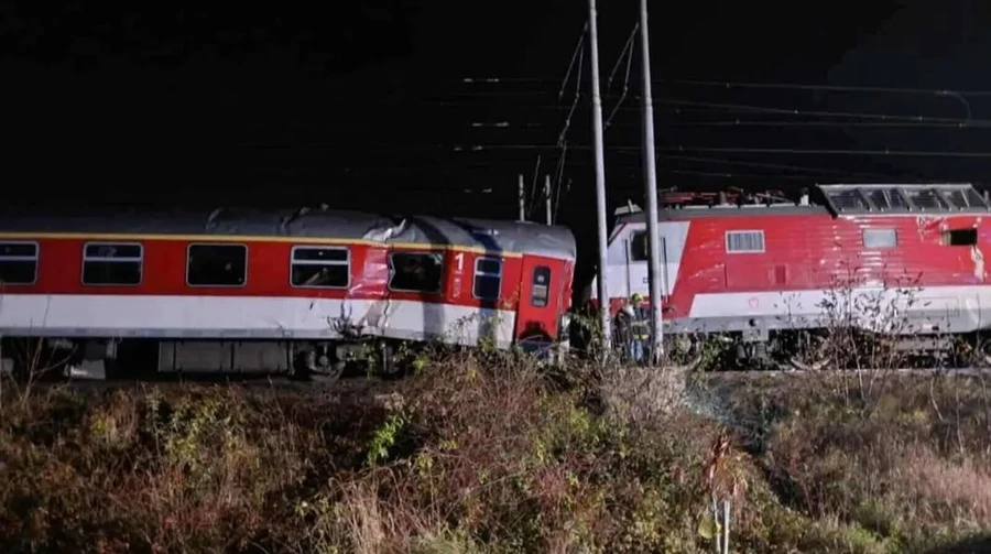 В Словаччині зіткнулися два потяги: десятки людей отримали поранення