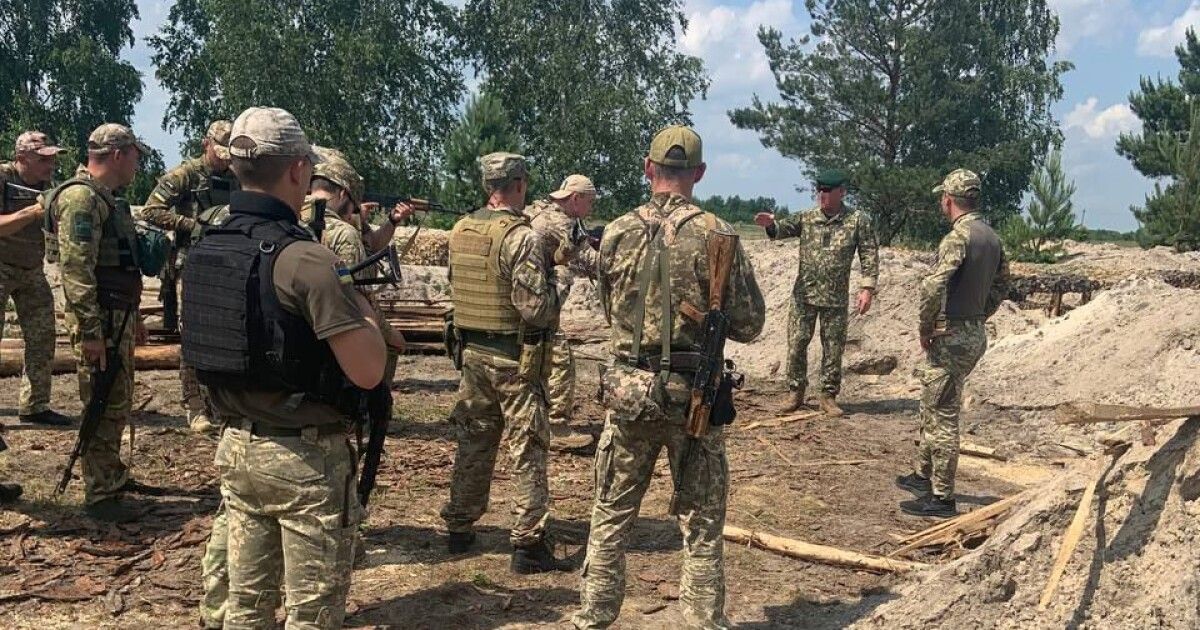 Тренер зі США муштрує волинських прикордонників за стандартами НАТО (Фото)