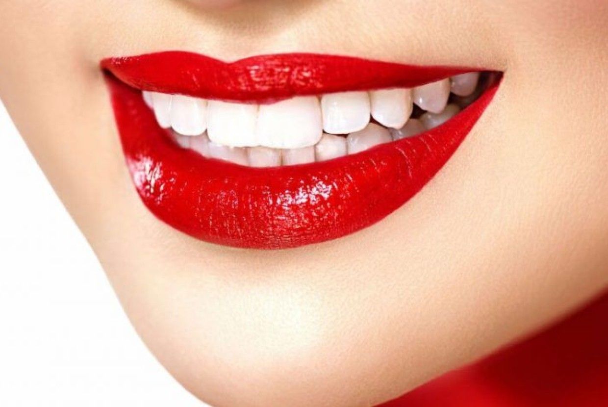 Красивая улыбка. Красивые ровные белые зубы. Красивая улыбка зубы. Красивые зубы. Здоровые зубы красивая улыбка.