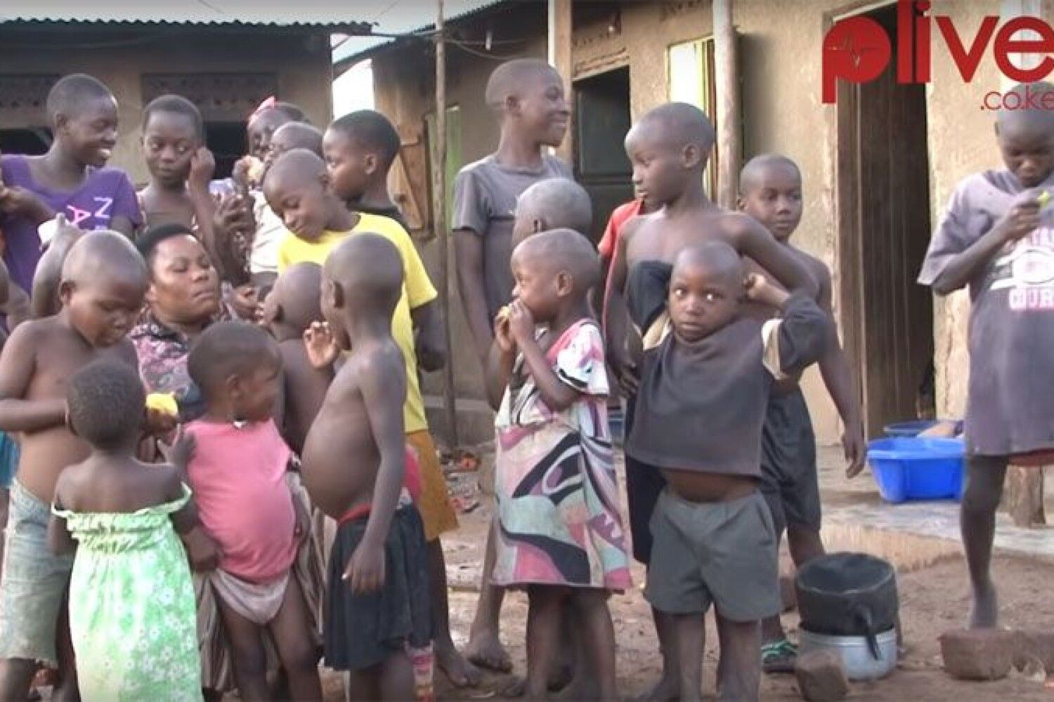 Негритянка родила. Африканка родила 44 ребенка. 44 Ребенка у женщины из Уганды.
