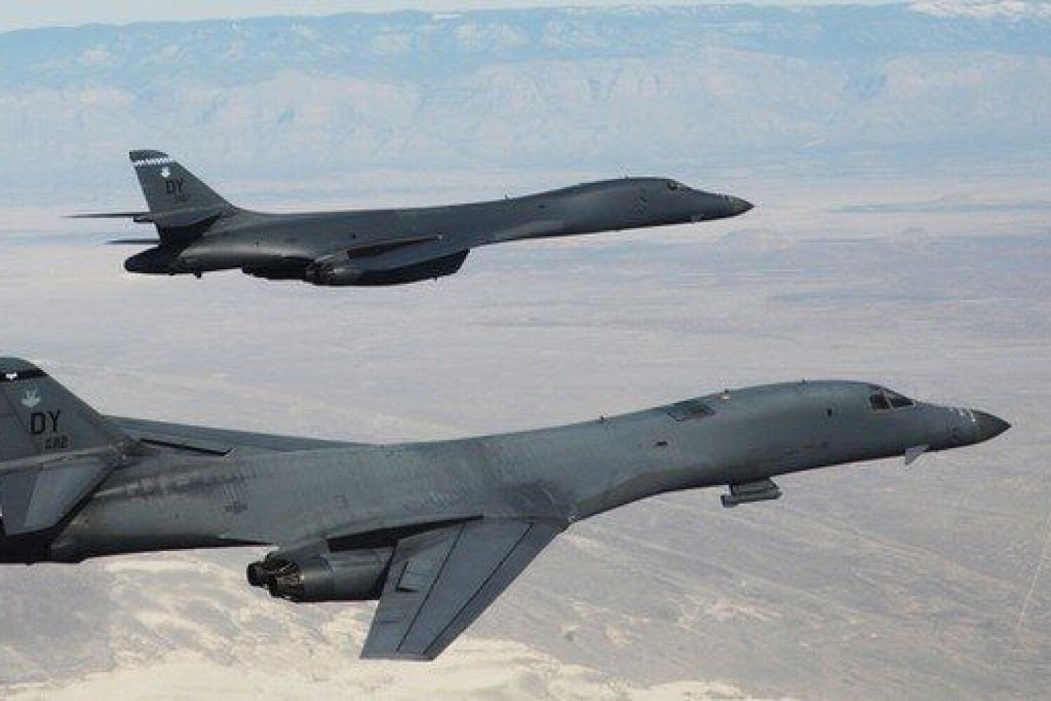 B1 15. ВВС США B-1b Lancer. B-52, b1b Lancer, b-2. B1 бомбардировщик США. B-1 Lancer и b-52 Stratofortress.