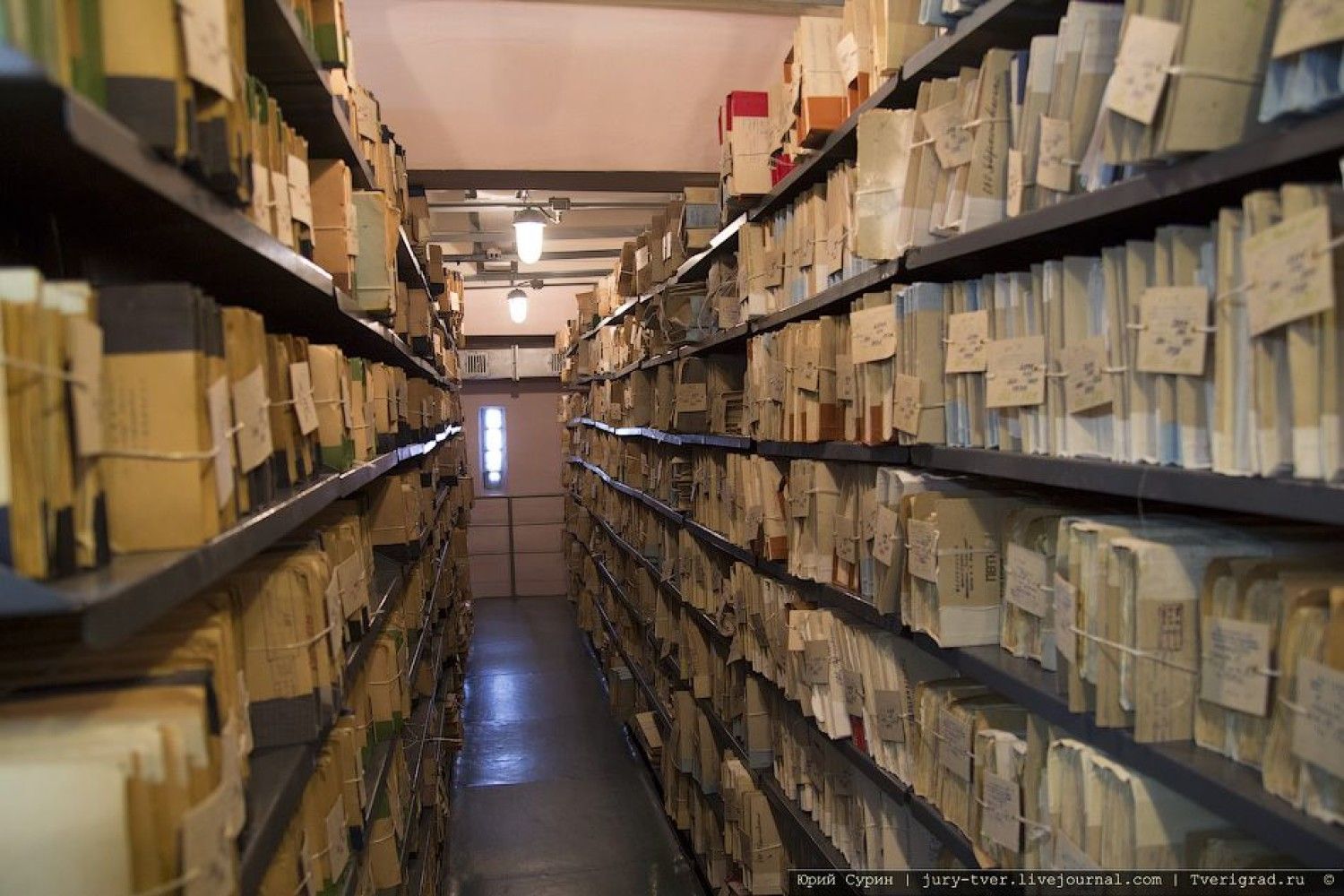Хранение судебных дел в архиве суда. Архивное хранение документов. Хранение дел в архиве. Архив организации. Архивное помещение.