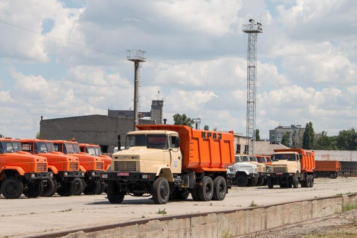 Чей завод. Кременчугский автомобильный завод. Кременчуг КРАЗ. Кременчуг автозавод КРАЗ. КРАЗ завод изготовитель.