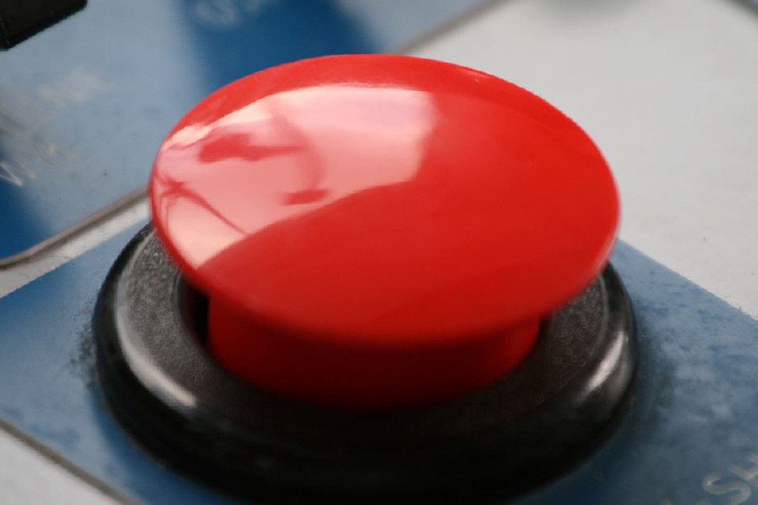 Красная кнопка сигнализации