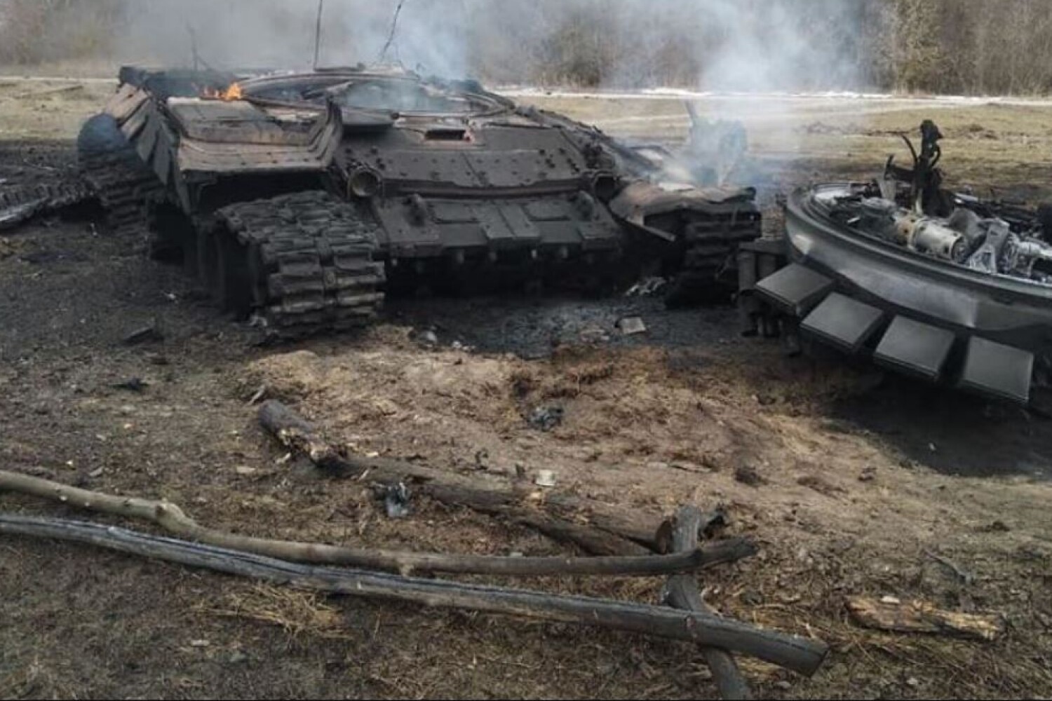 Молниеносный ответ. Колонна бронетехники. Российские танки в бою. Подбитые украинские танки.