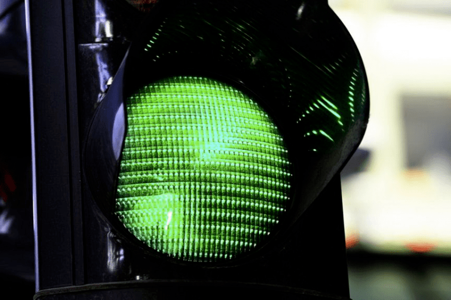 Почему мигает зеленым цветом. Зеленый сигнал светофора. Зеленый свет светофора. Зеленый цвет светофора. Зелйныйсвет светофора.