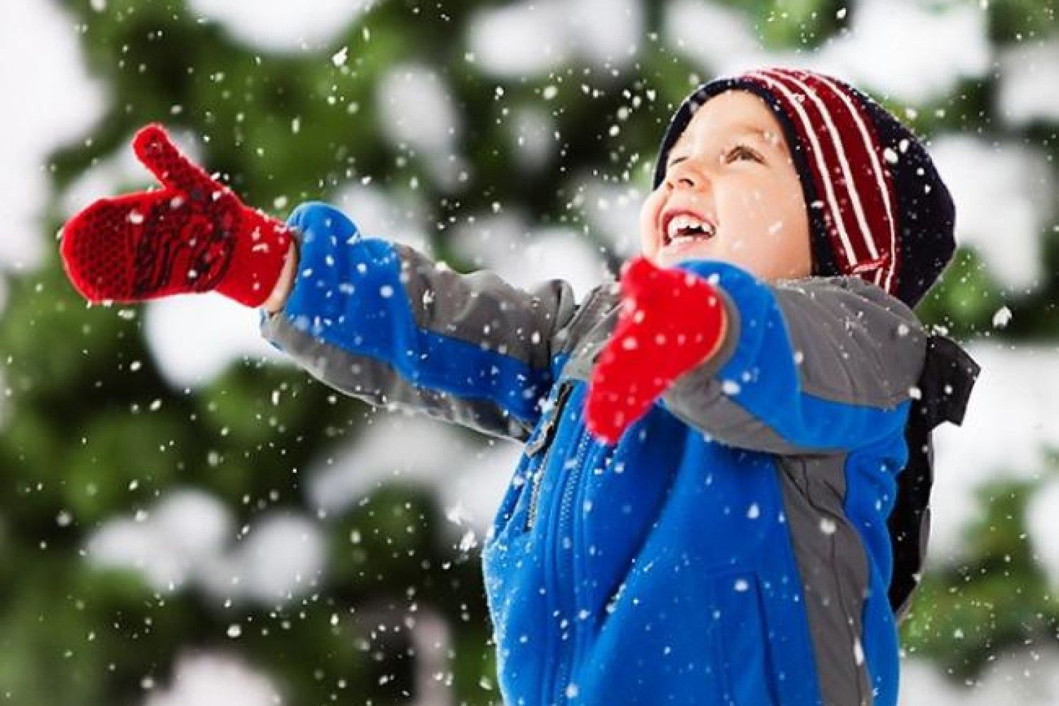 Праздники в жизни детей. Зимние каникулы. Зима радость. Дети зимой. Дети радуются снегу.