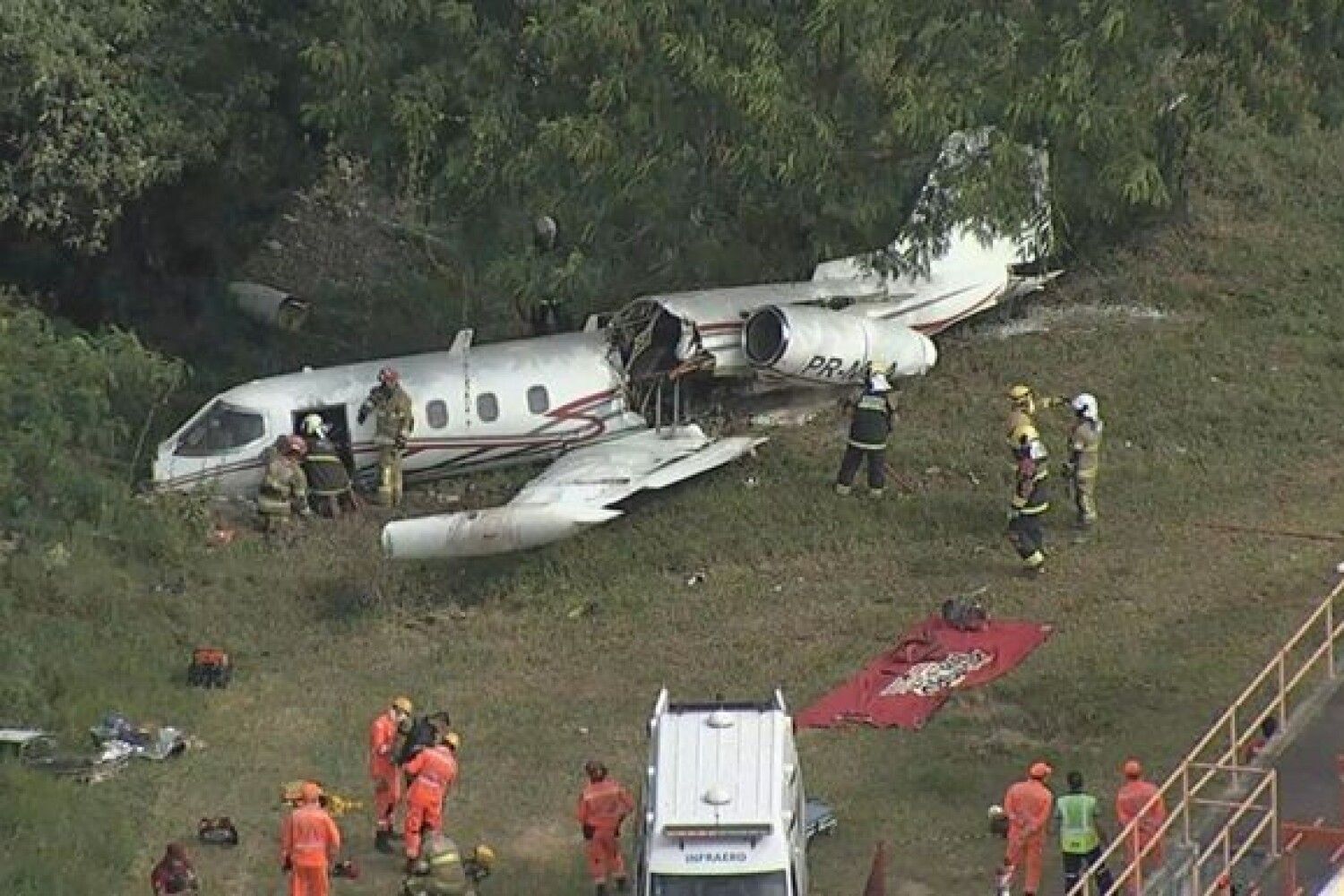 Авиакатастрофа 24 августа. Авиакатастрофа а320 Сан Паулу. Авиакатастрофа Боинг 727. В Бразилии разбился самолет.