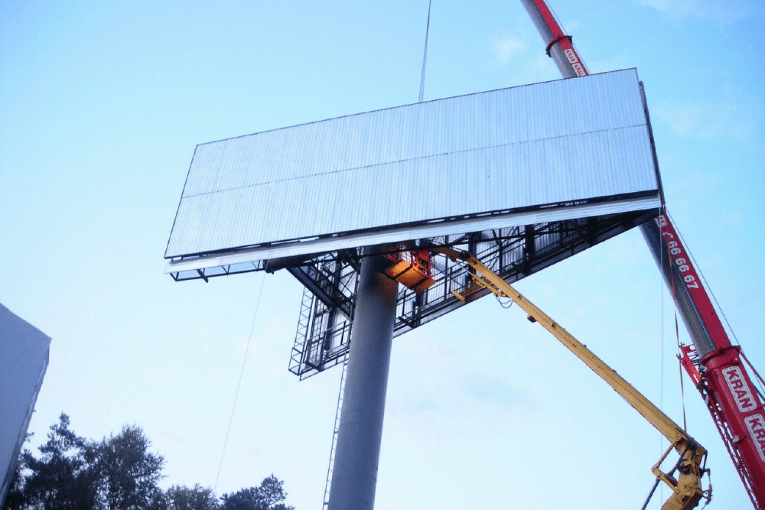 установить рекламные конструкции. установить рекламные конструкции. демонтаж рекламного щита. крышная конструкция. крышные конструкции реклама.