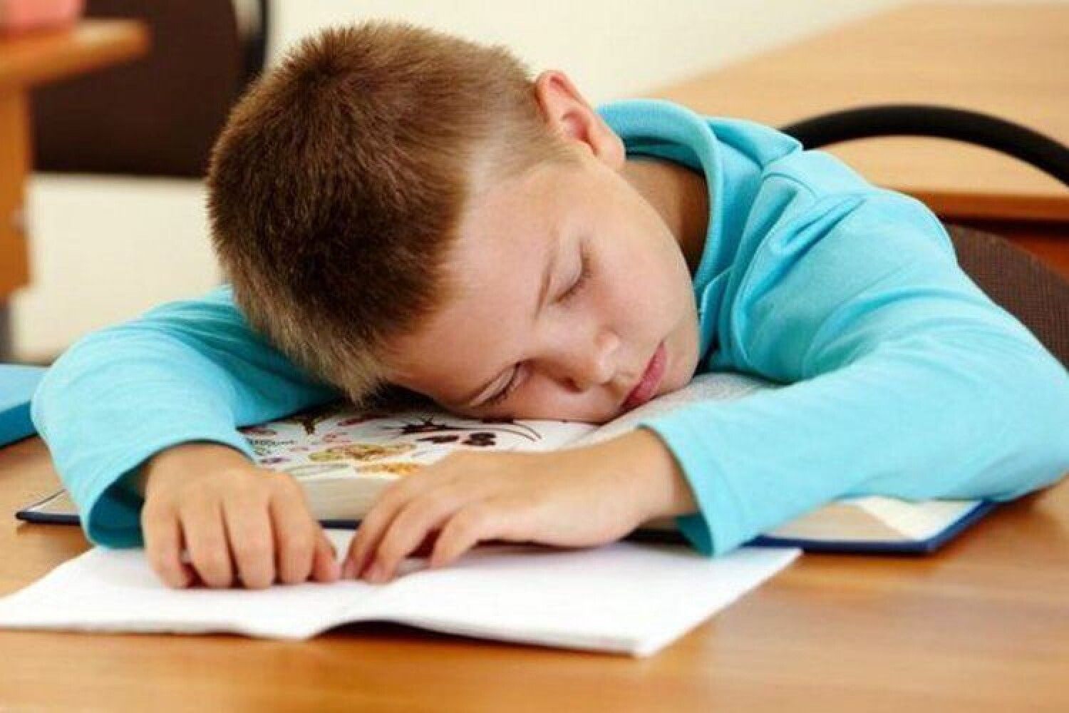 На уроках уставший