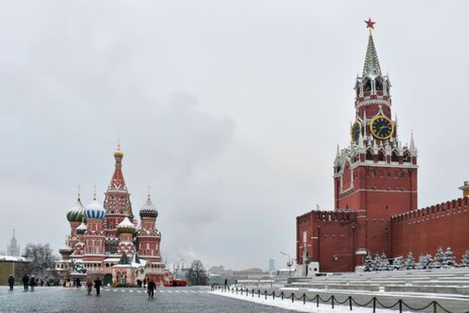 храм василия блаженного и спасская башня на одном