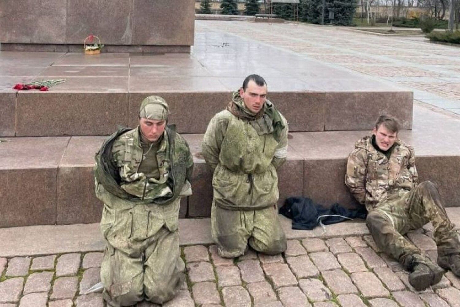 Видео снятое хохлами. Поенные российские военные. Пленные российские солдаты в 2014. Пленные русские солдаты на Украине 2022. Пленные российские военные.