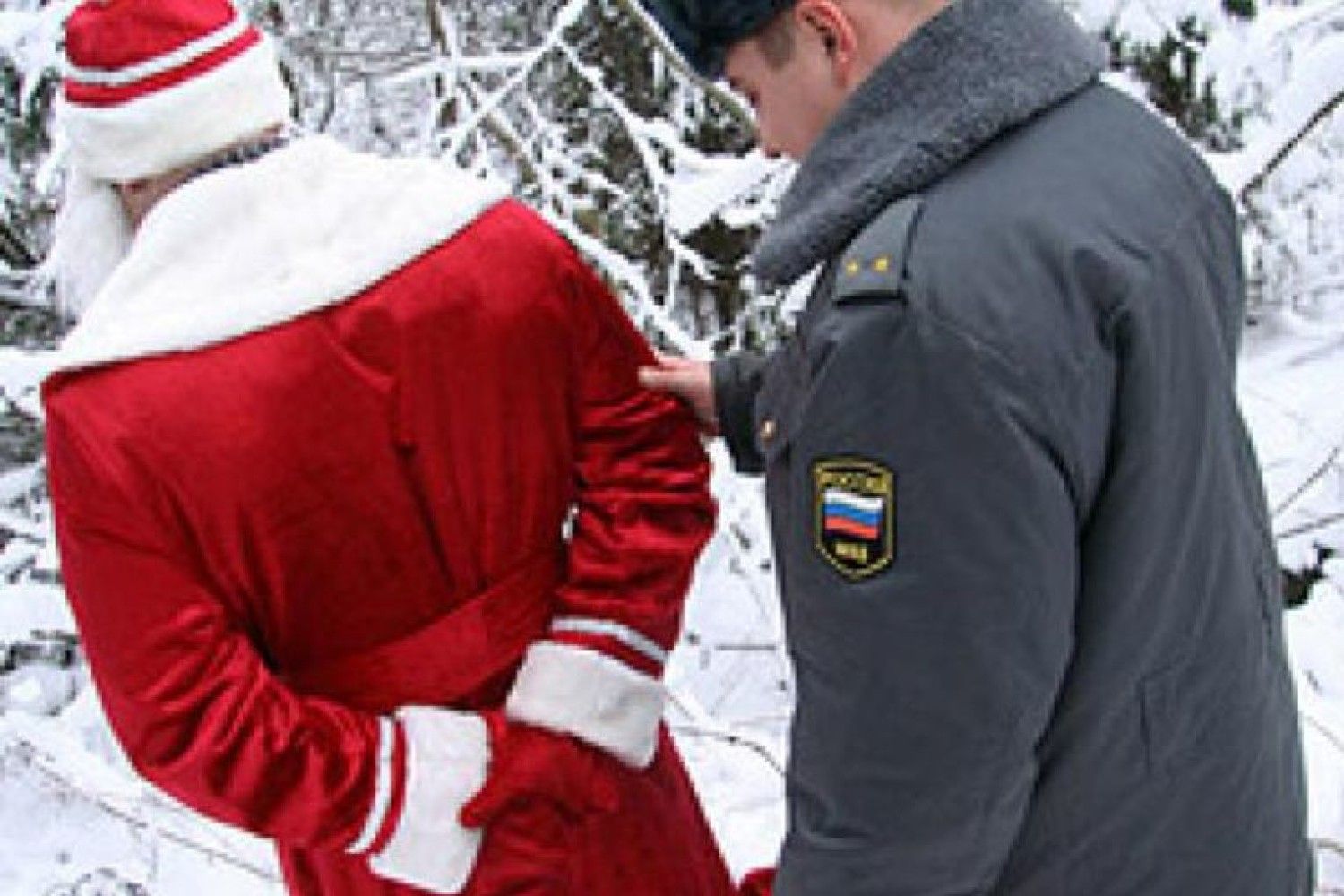 В Архангельске Дед Мороз ударил «розочкой» посетителя кафе