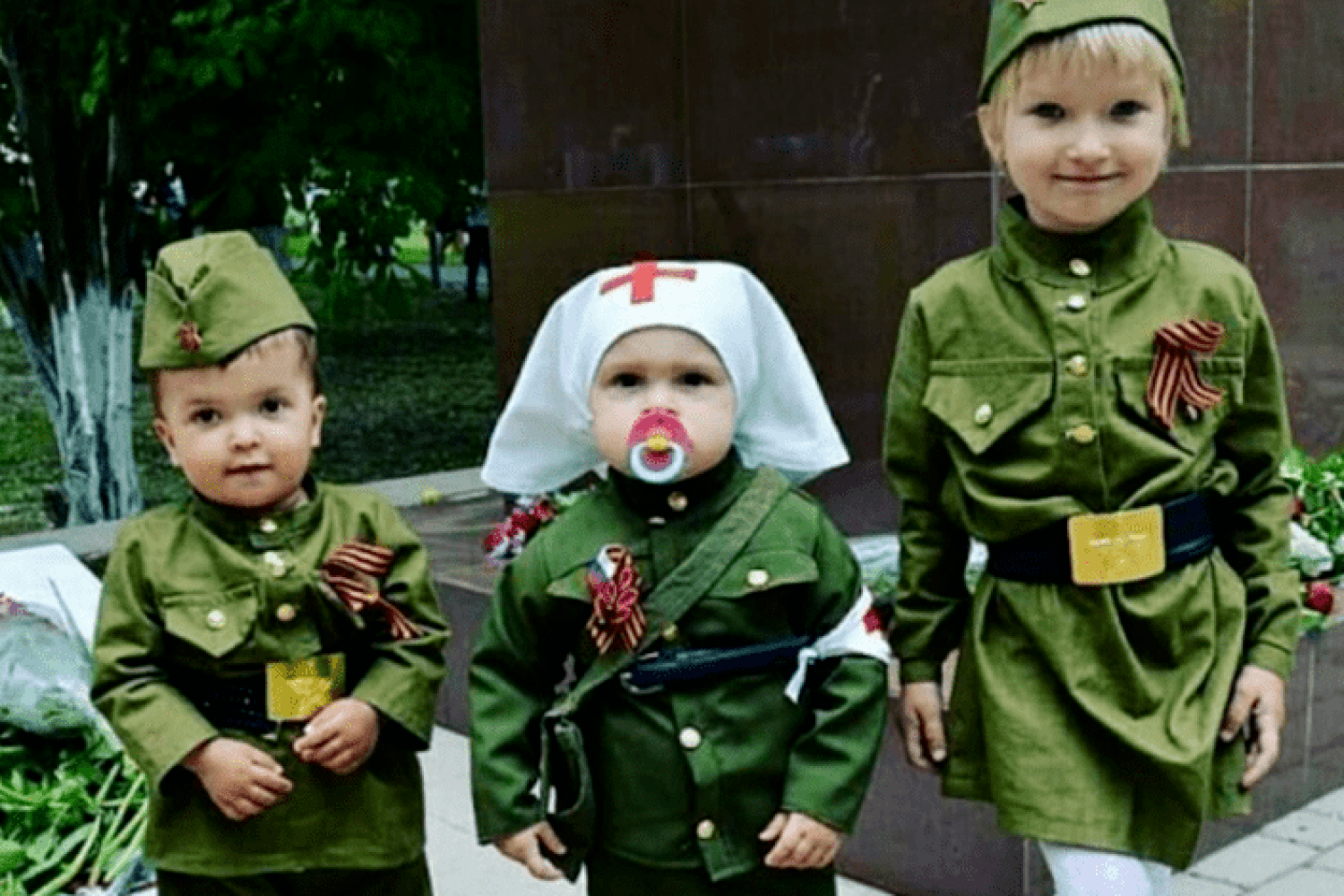 Парад детей на 9 мая с наручными повязками