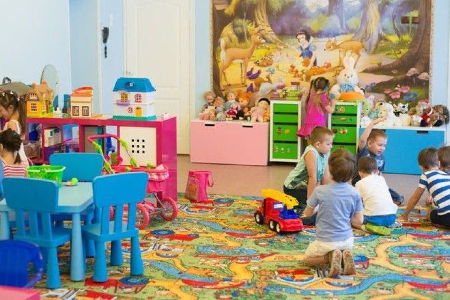 люди работающие в детском саду. работа в садике. детский сад 19 дмитров. частный садик киев. дети в саду.