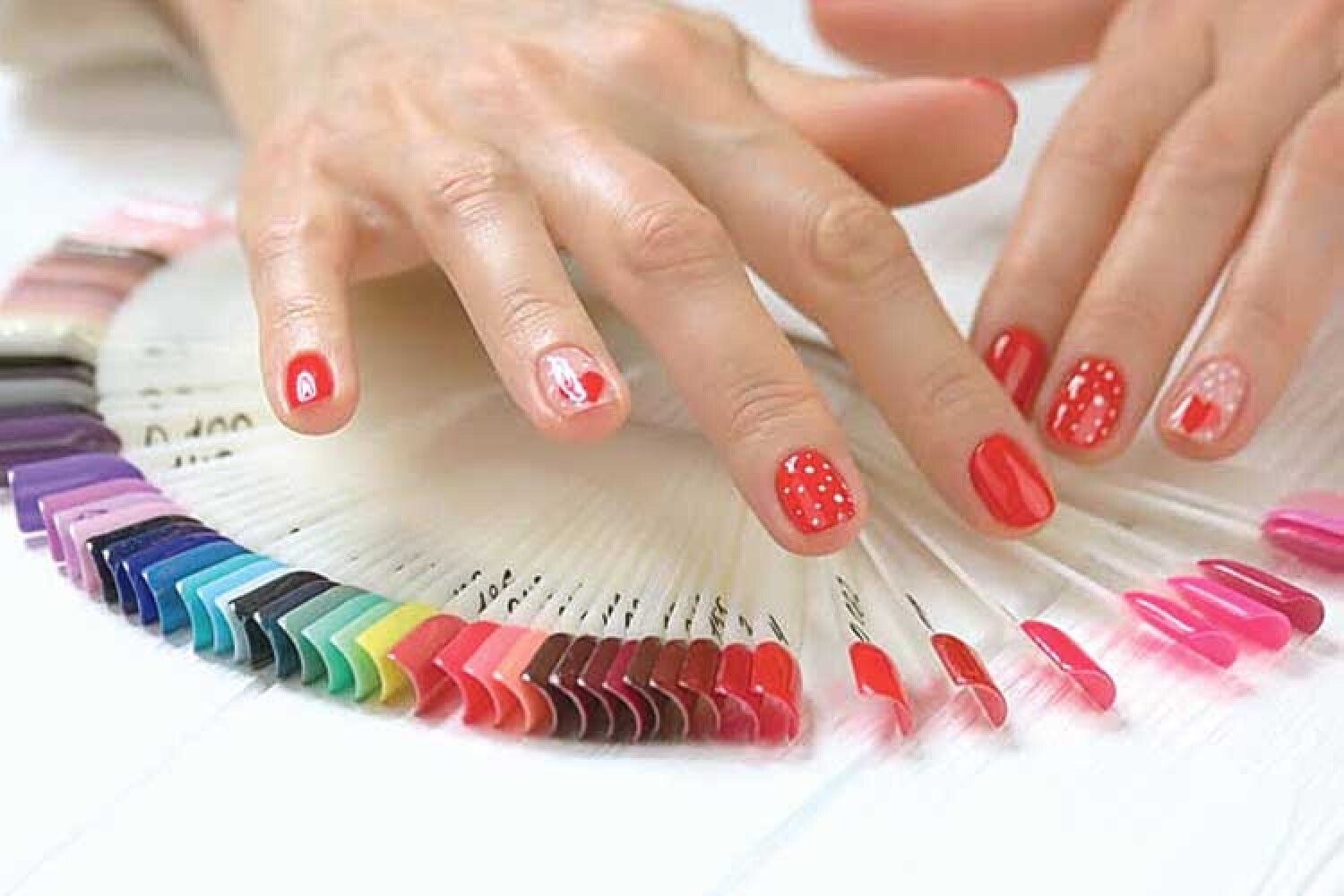 Мем как выбрать цвет лака. Choose nails. Choose nails. Finger nail polishing. Choose nails.