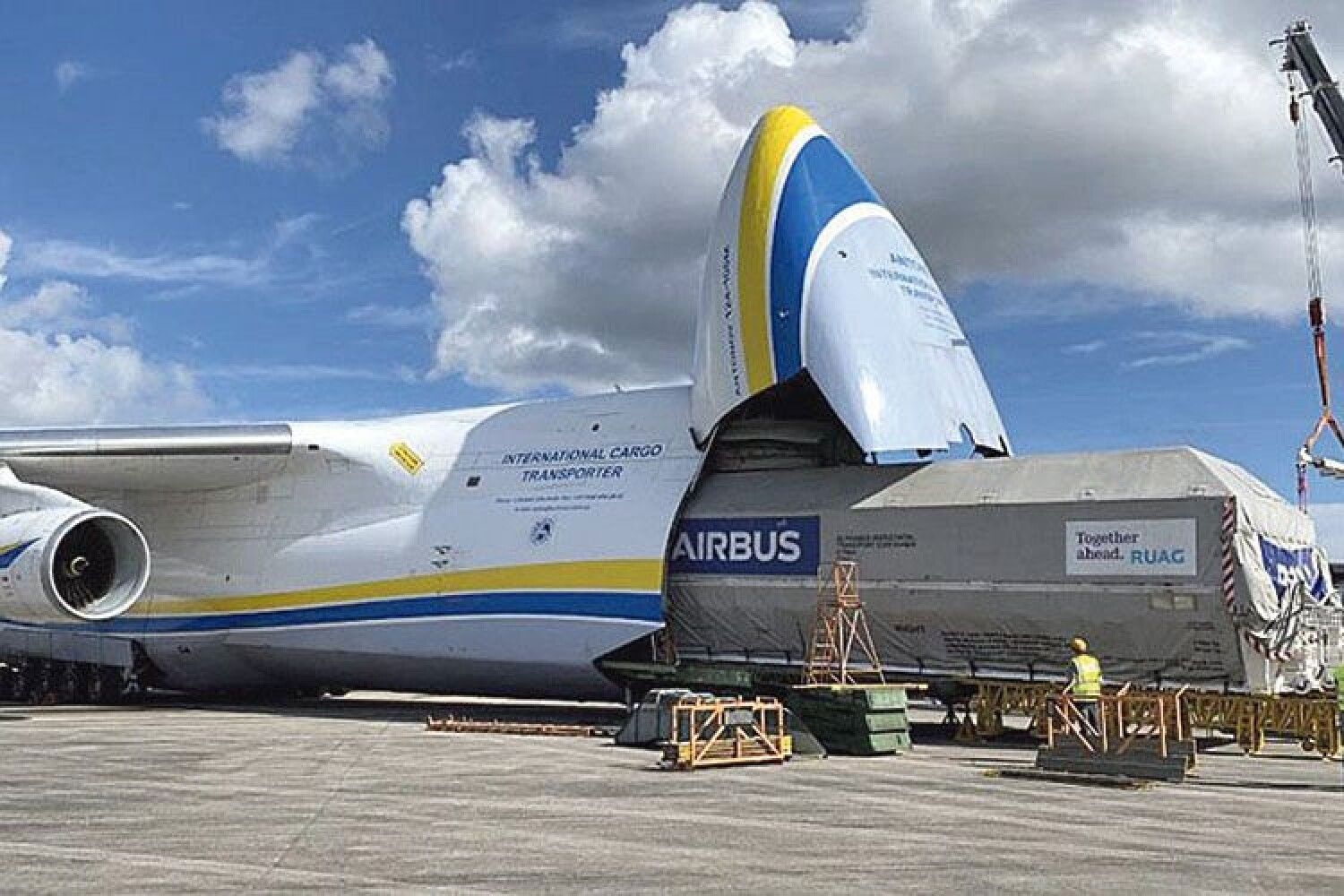 Украинский самолет. АН-124 Руслан. АН-124 авиалинии Антонова. Самолет Руслан АН 124 Мрия. АН-224 Руслан.