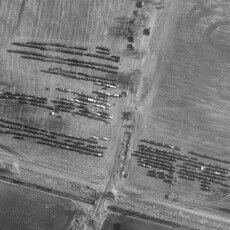 Сука Лукашенко: 150 гелікоптерів припарковані в Білорусі біля кордону України